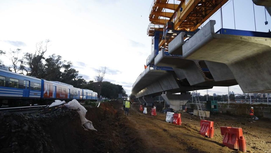 Obras públicas  Cómo funciona la mega máquina con la que hacen el viaducto del tren Mitre