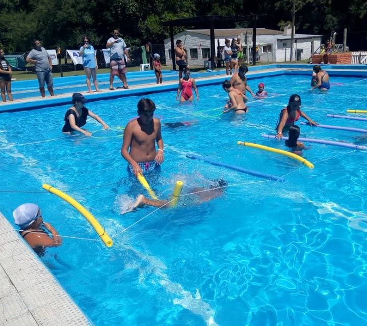 Alumnos de natación de Lavalle viajaron a Madariaga para participar de una jornada competitiva y recreativa