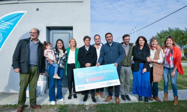 HÁBITAT Se entregaron 28 viviendas en Tordillo Fue en un acto encabezado por el gobernador Axel Kicillof
